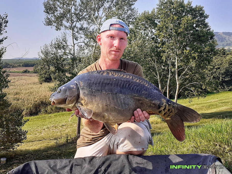 článek Slunce, víno, kapři Infinity baits