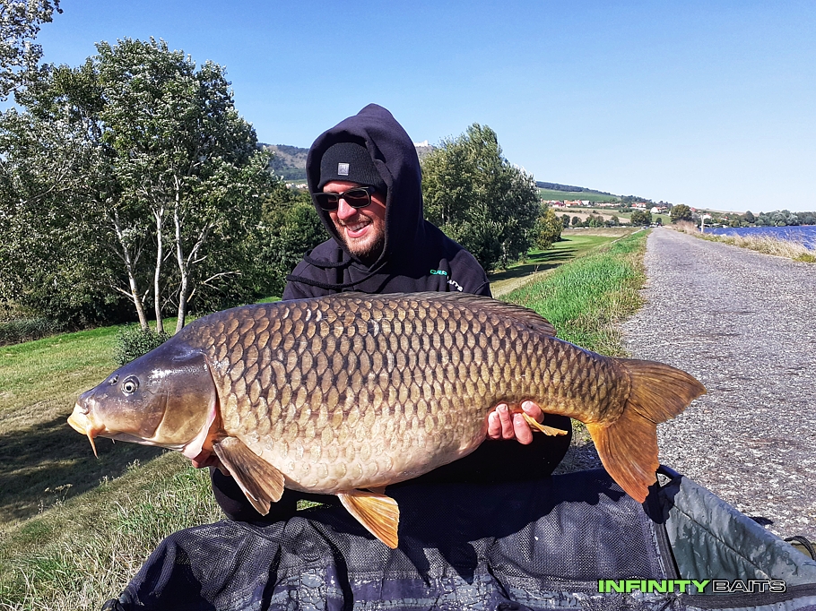 článek Slunce, víno, kapři Infinity baits