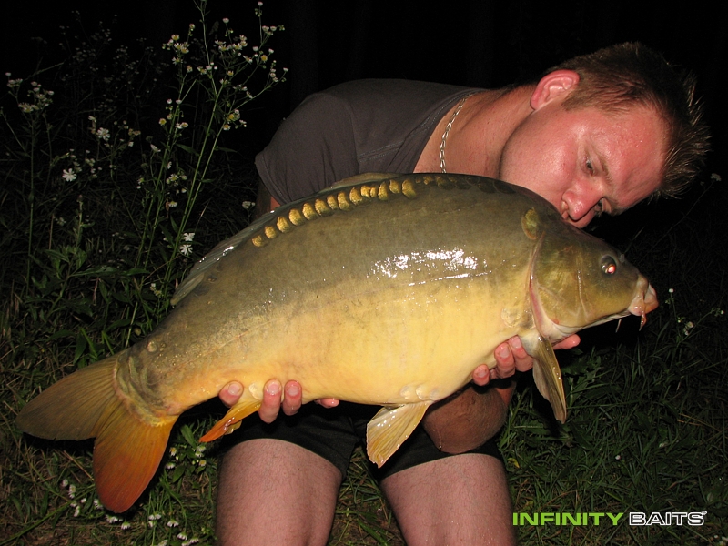 report Kapři na pískovně Infinity Baits