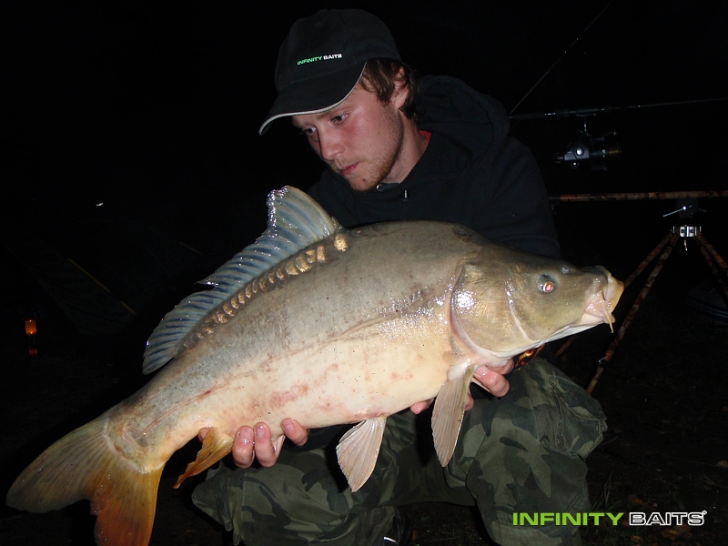report Růžové peklo Infinity Baits