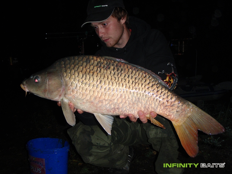 report Růžové peklo Infinity Baits