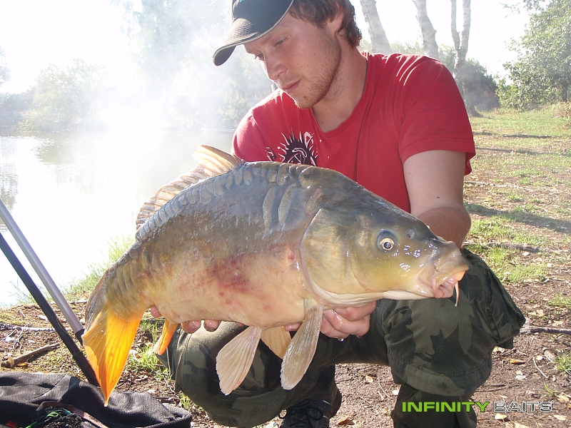 report Růžové peklo Infinity Baits