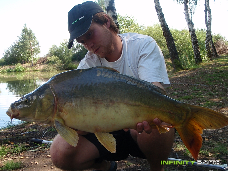 report Růžové peklo Infinity Baits