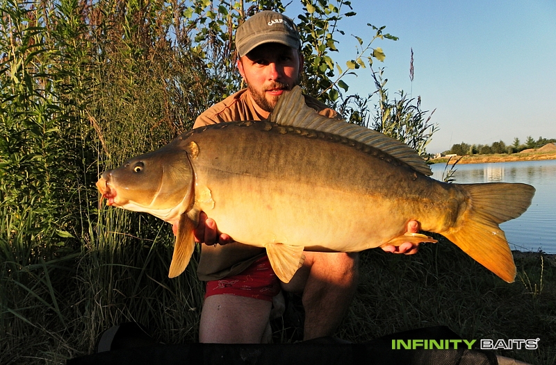 report První víkend s manželkou Infinity Baits