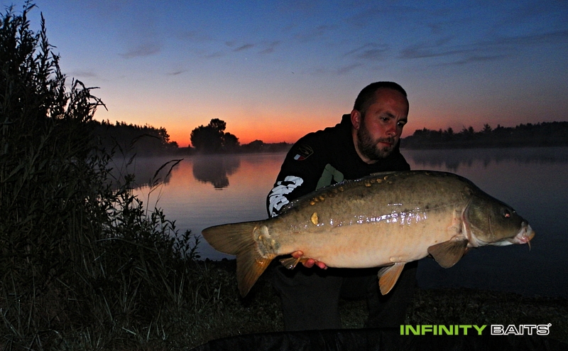 report První víkend s manželkou Infinity Baits
