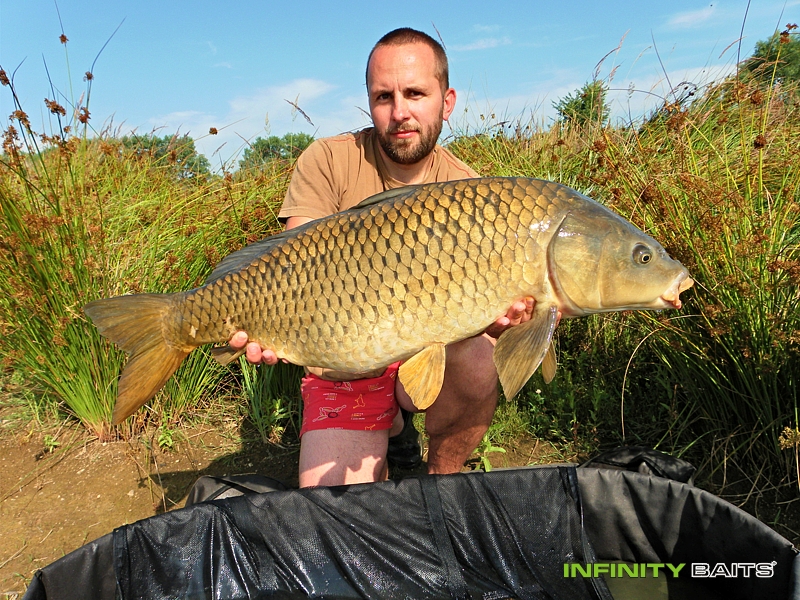 report První víkend s manželkou Infinity Baits