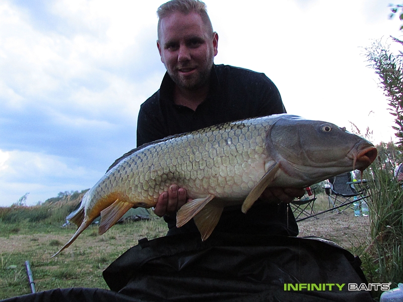 report Noc a den na pískovně Infinity Baits
