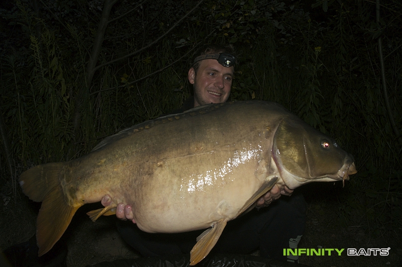 report Masakr s N1 Infinity baits