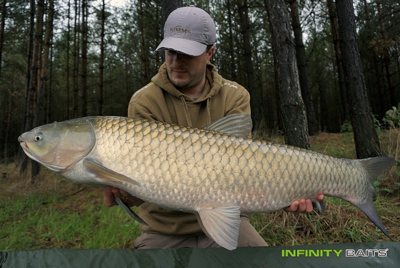 report s Přáteli hluboko v lesích Infinity Baits