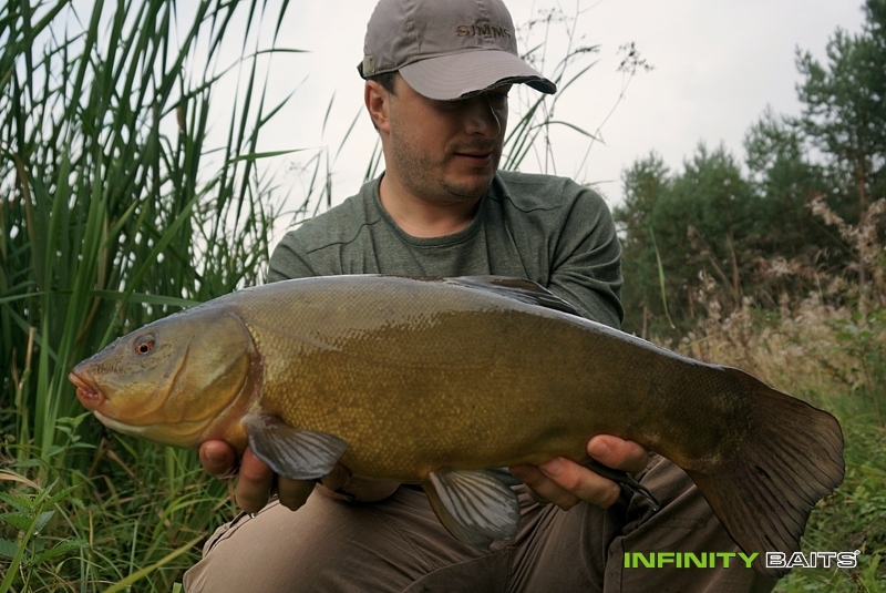 report s Přáteli hluboko v lesích Infinity Baits