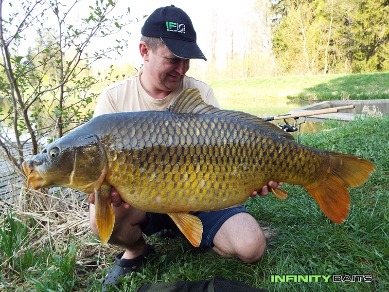 report Z pekla štěstí Infinity baits