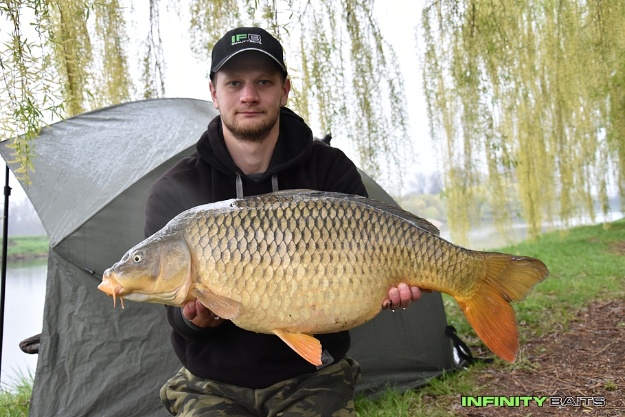 report První dubnové zářezy Infinity baits