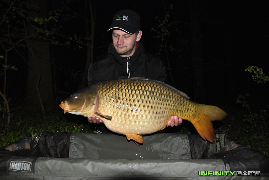 report První dubnové zářezy Infinity baits