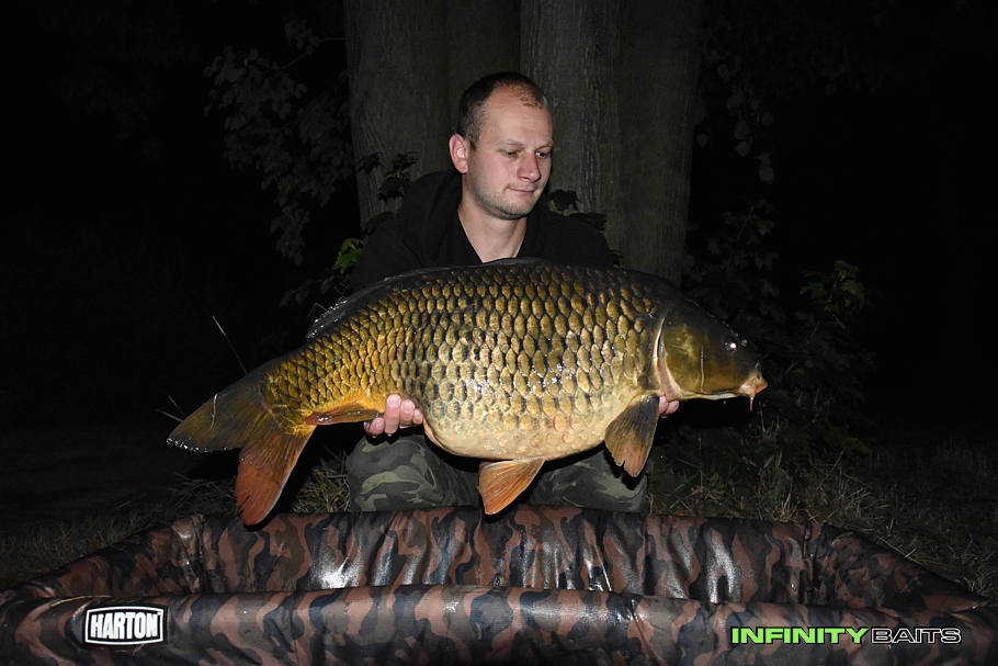 report Noční jízdy Infinity Baits
