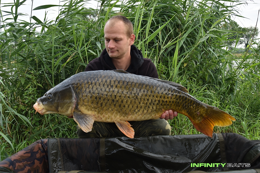 report Noční jízdy Infinity Baits
