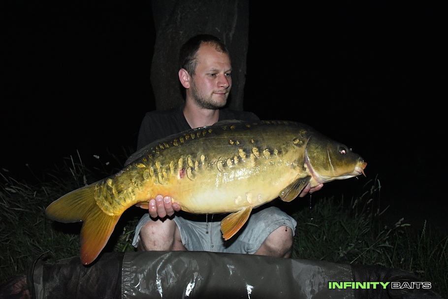 report Noční jízdy Infinity Baits