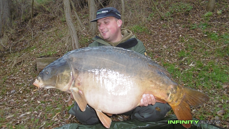 report Listopad u řeky Infinity Baits