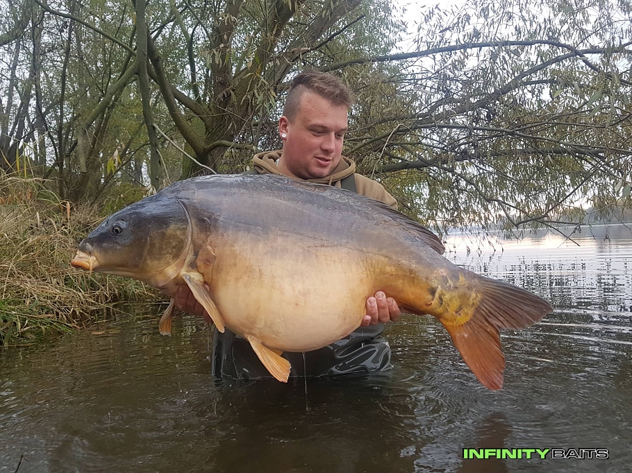 report Listopad u řeky Infinity Baits