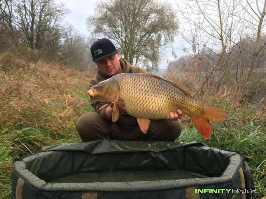 report Zimní chvilka u vody Infinity Baits