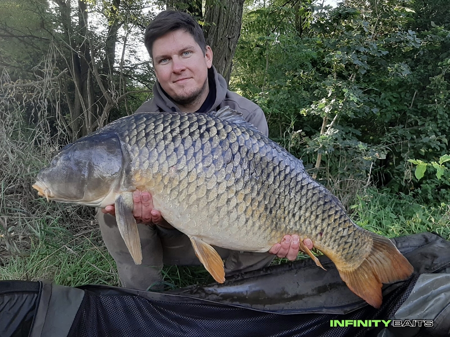 report Zimní chvilka u vody Infinity Baits