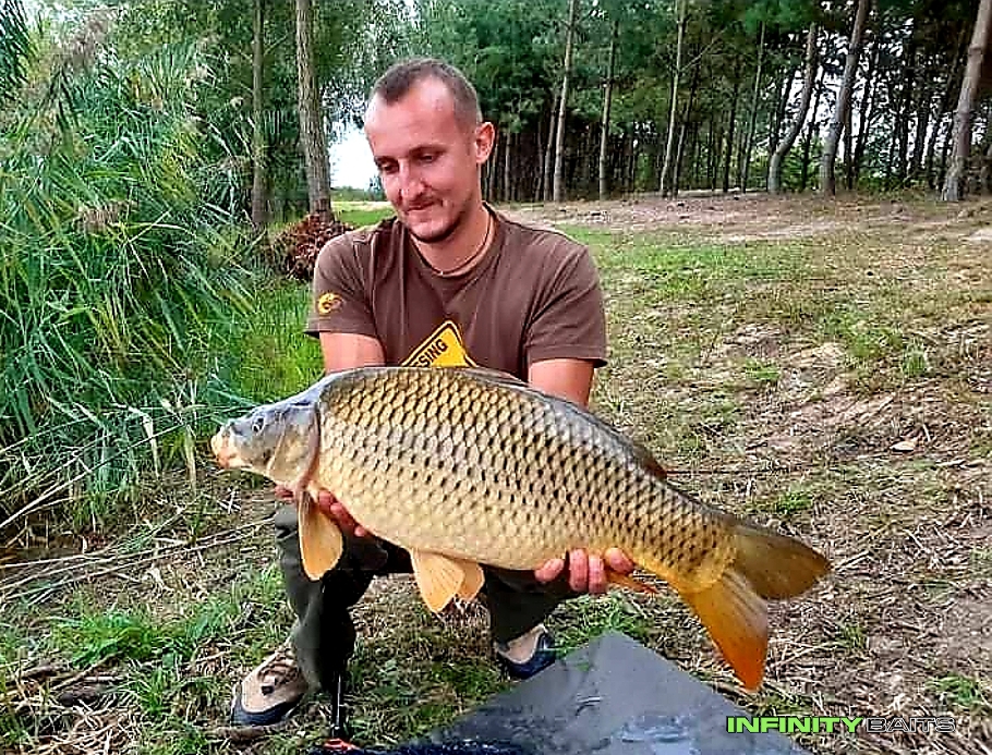 report Pískovna s methodfeederem Infinity Baits